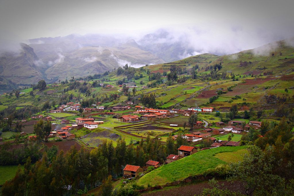 Vista panorámica del caserío de Chalhua, Yanama